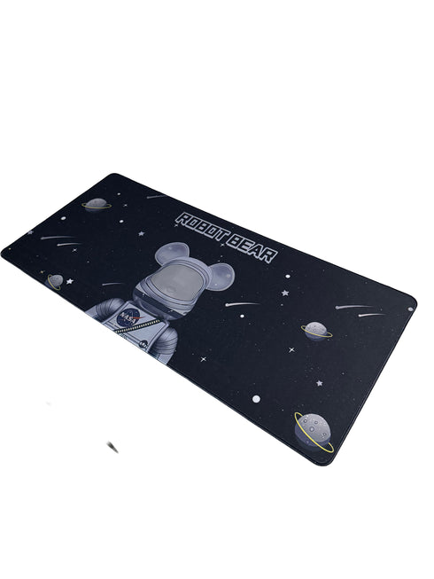 Robot Bear muismat XXL met ruimtebeer en kosmisch decor – perfect voor creatieve gamers